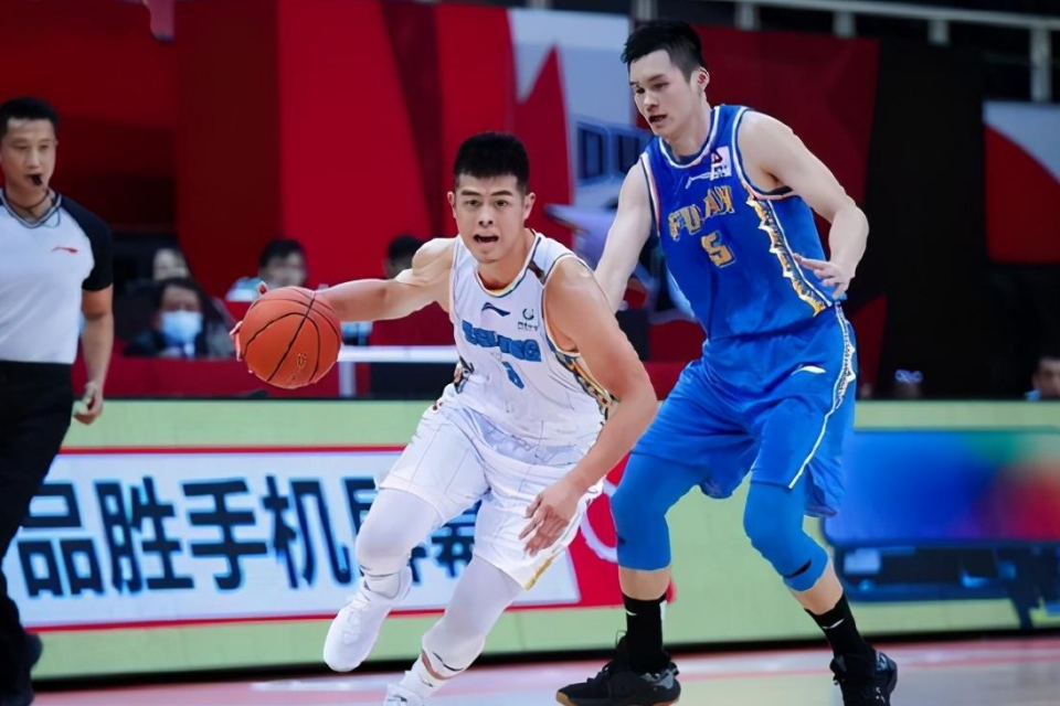 爱游戏在线-福建队完胜青岛队，麦科勒姆关键制胜