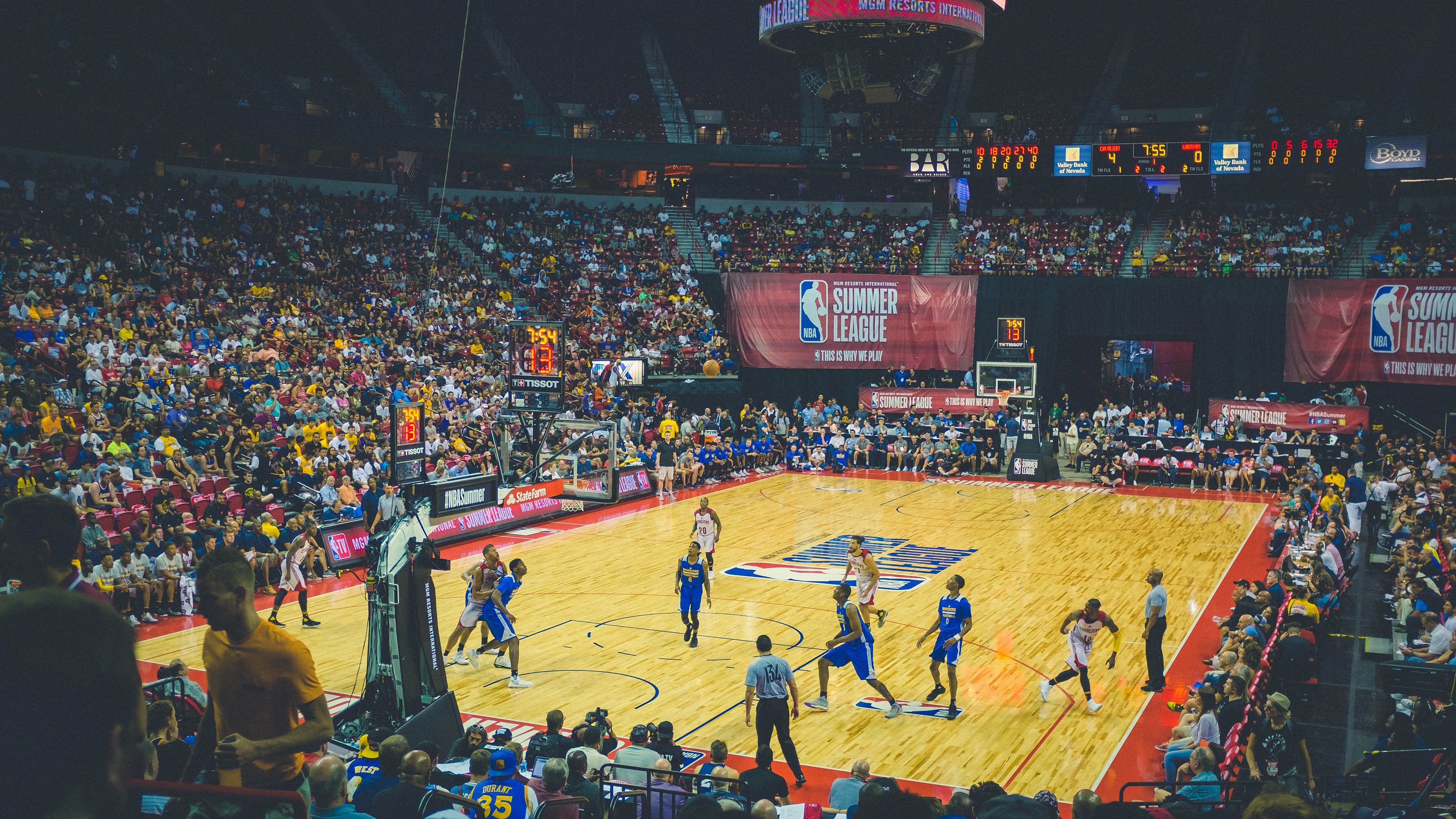 欧冠决赛焦点战，76人战术压制辽宁队，篮球智慧的跨洲际对话